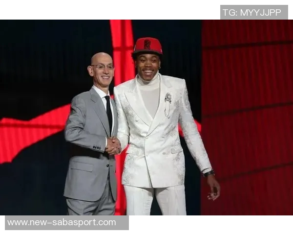 萨姆米切尔称斯科蒂巴恩斯潜力超越小卡在组织和防守方面更具优势